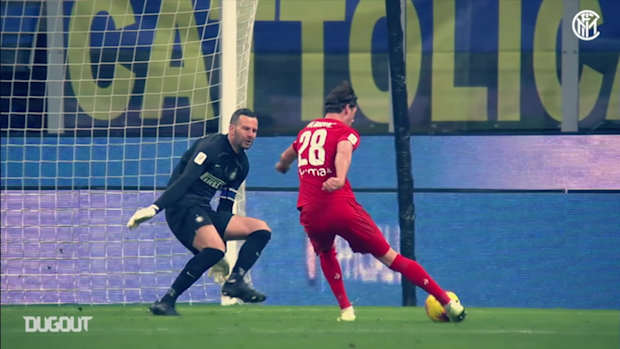 Dušan Vlahović brilliantly denied by Samir Handanović